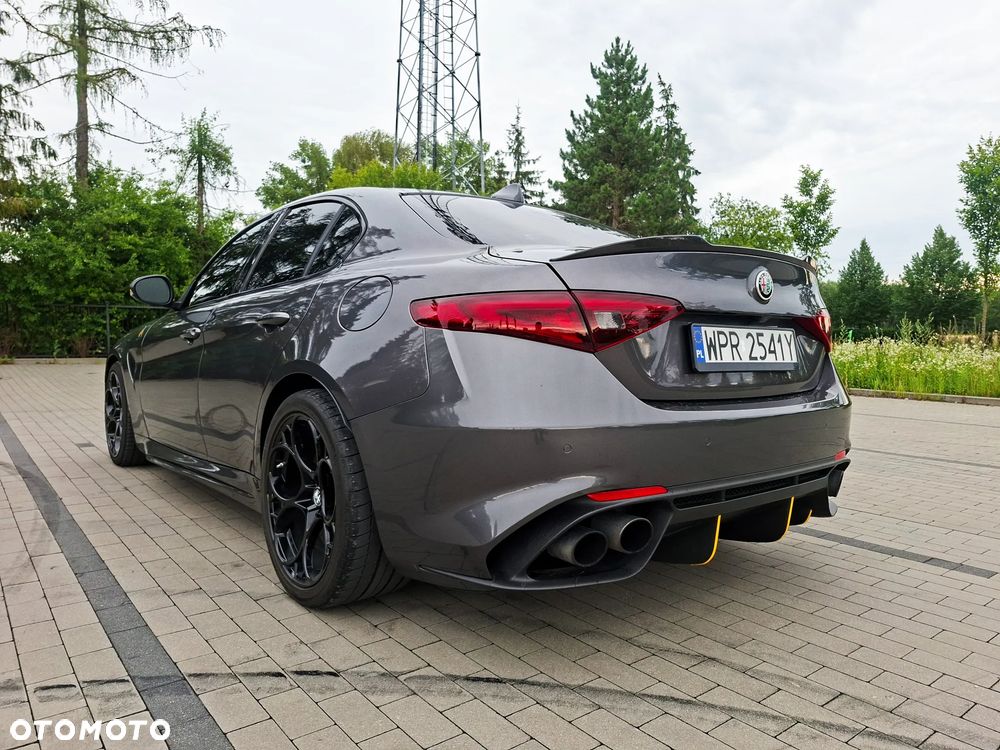 Alfa Romeo Giulia 2.9 V6 Bi-Turbo AT8 Quadrifoglio - 5