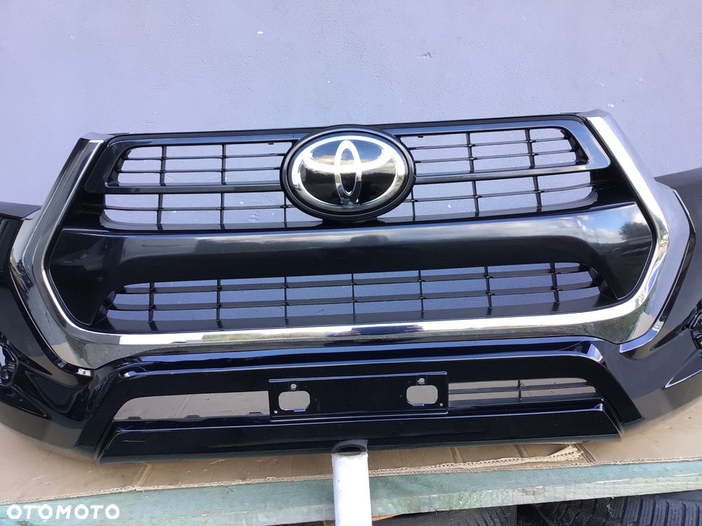 Zderzak przedni Toyota Hilux Vlll 8 2020+ - 2