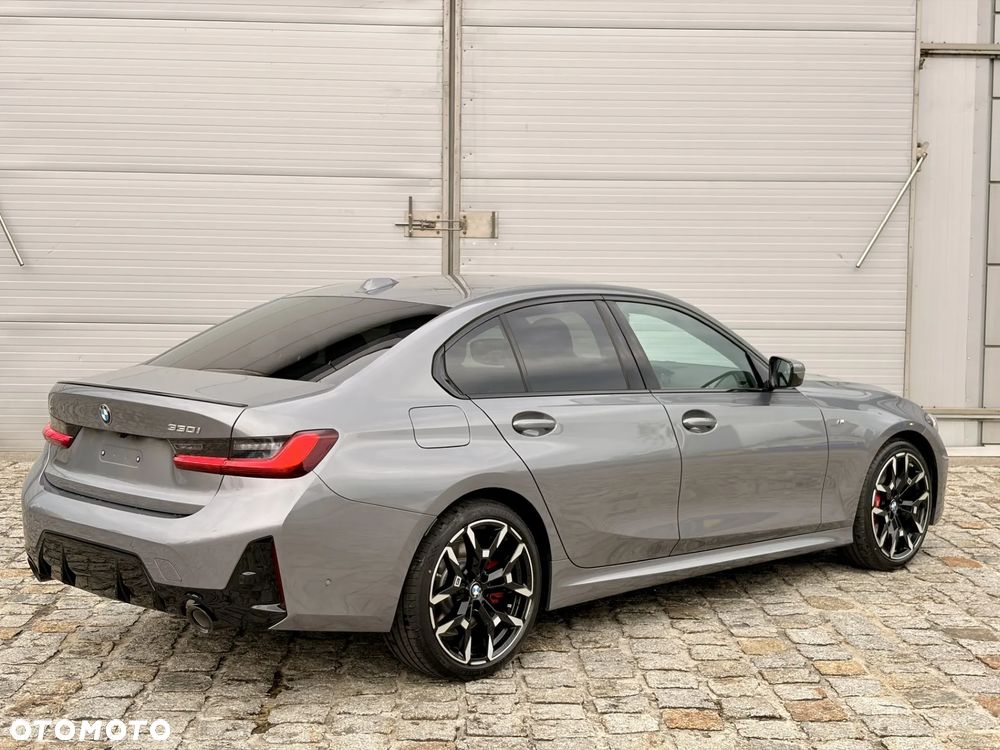 BMW Seria 3 330i M Sport - 4