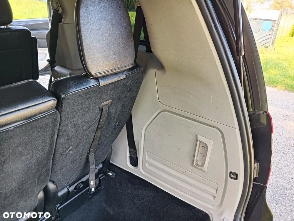 Chrysler Town & Country - 13