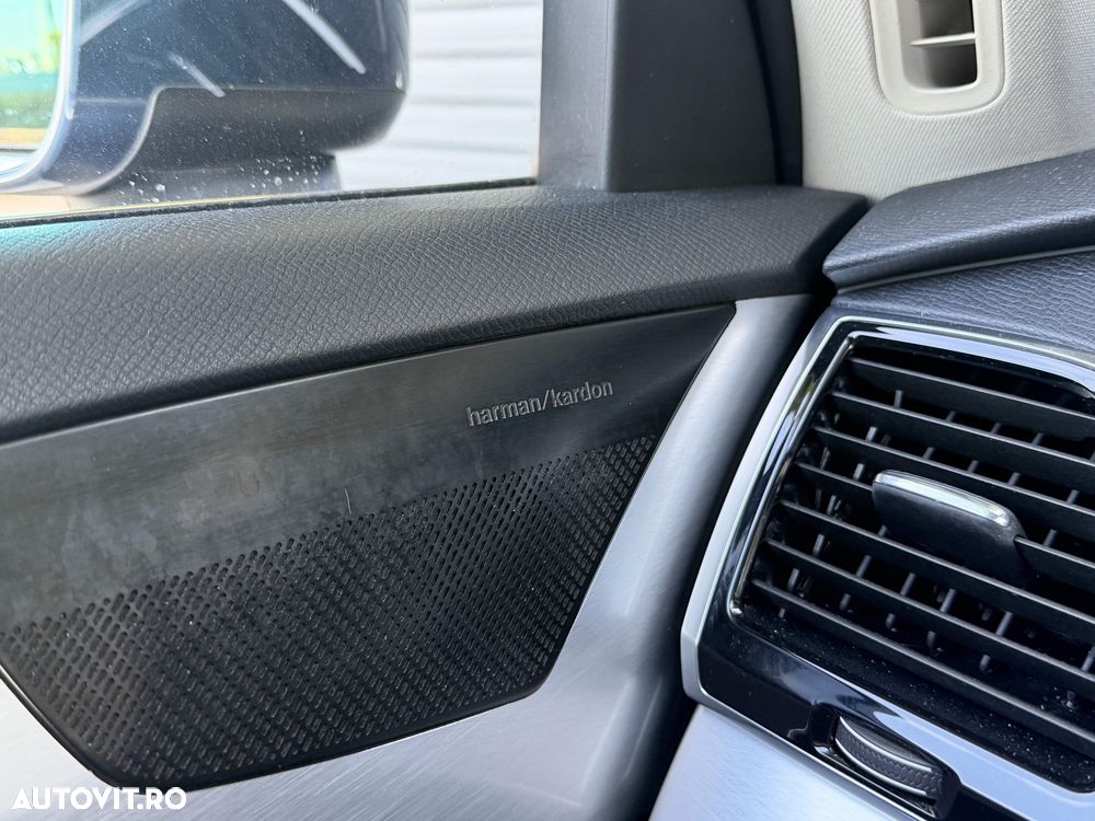 Volvo XC 90 D5 AWD Geartronic Momentum - 24