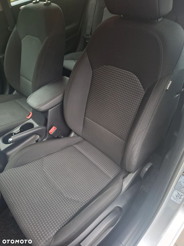 Kia Ceed - 11