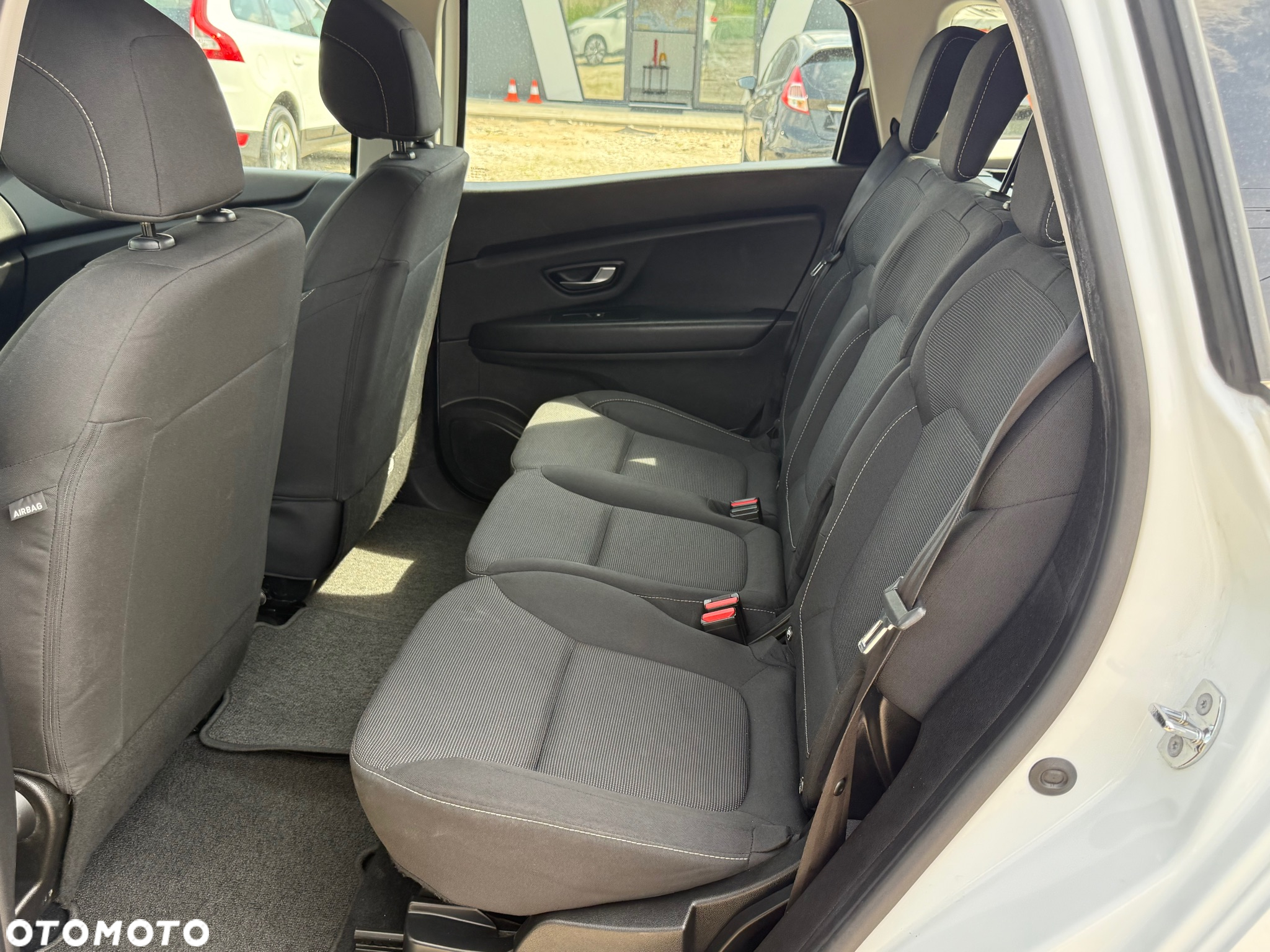 Renault Grand Scenic BLUE dCi 120 BLACK EDITION - 17