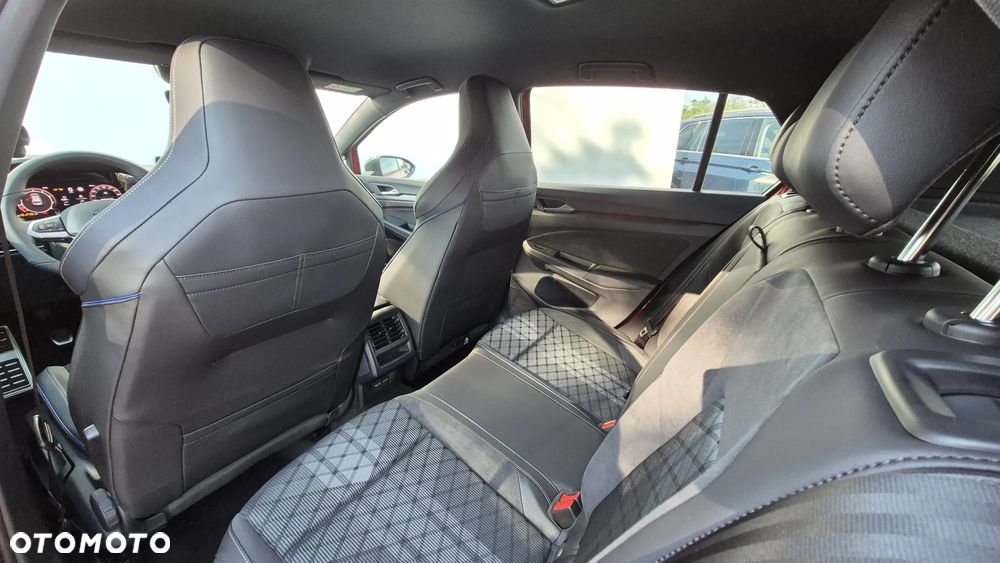 Volkswagen Golf VIII 1.5 TSI R-Line Plus - 9