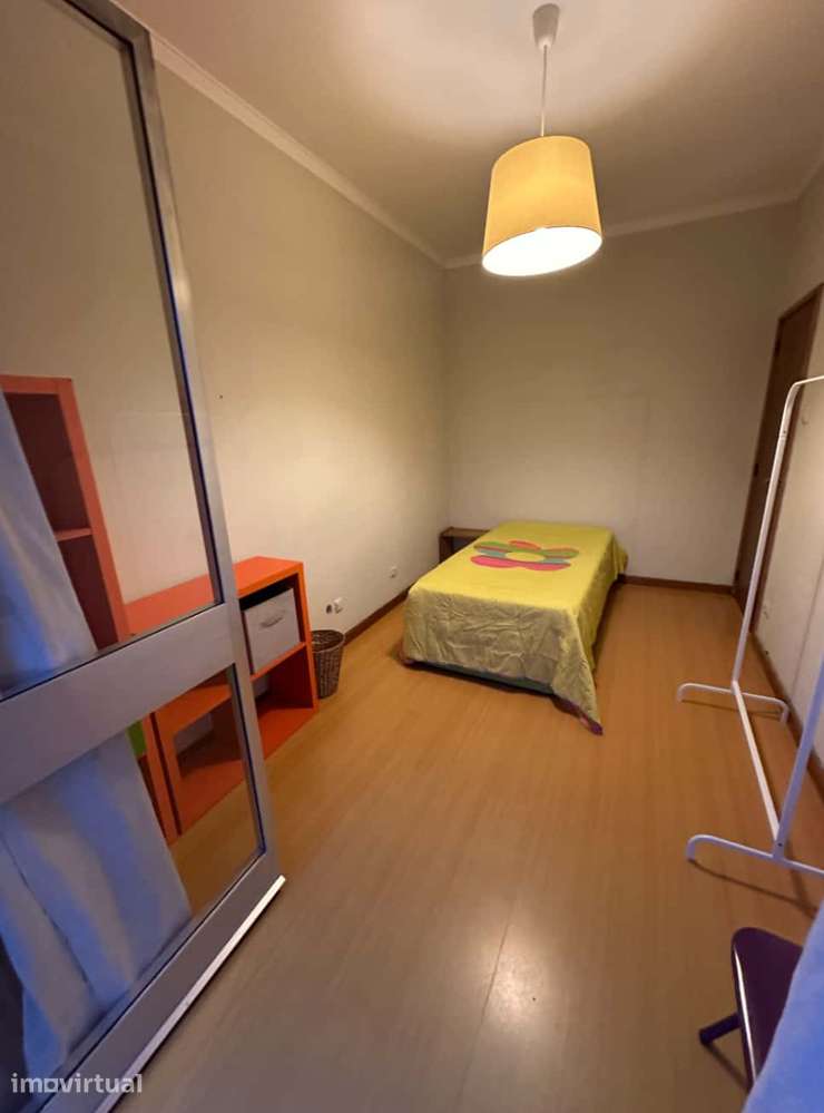 Room in a 4-bedroom apartment in Porto - Room 3 - Grande imagem: 2/18
