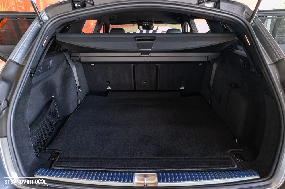 Mercedes-Benz E 220 d AMG Line 7L - 32