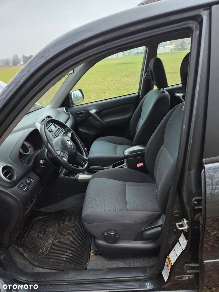 Toyota RAV4 D-4D 4x4 - 11