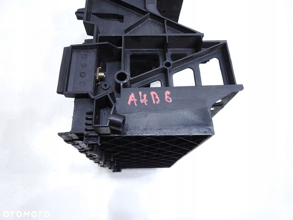 RAMKA STELAŻ RADIA AUDI A4 B6 8E0858005E - 3
