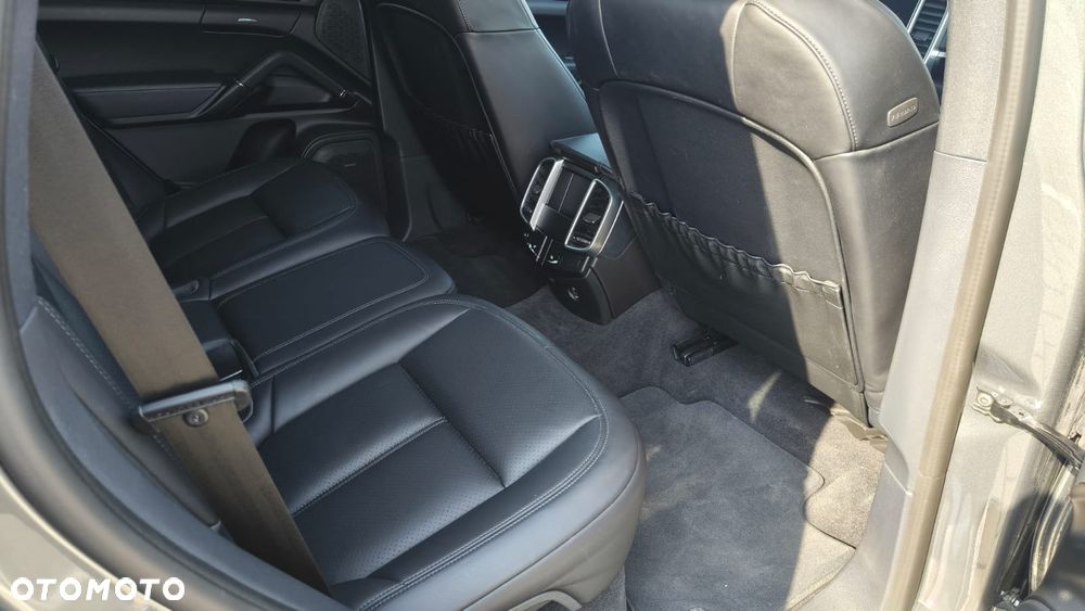 Porsche Cayenne S - 14