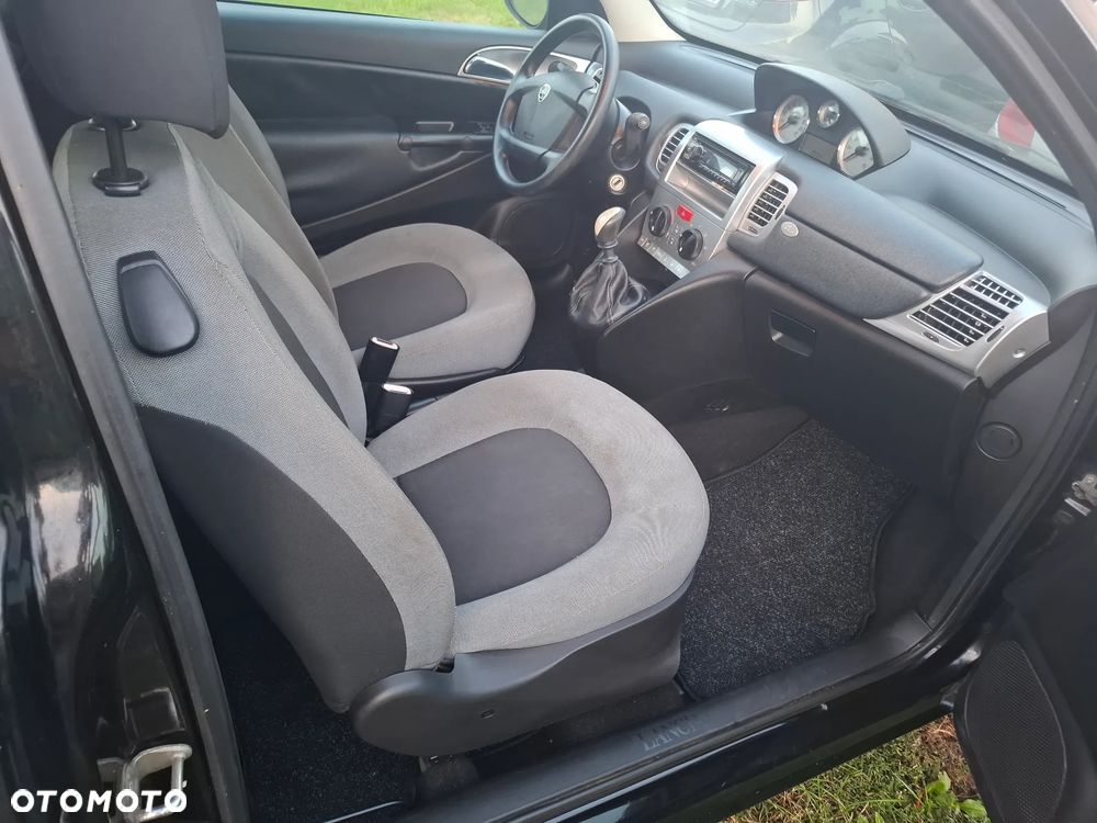 Lancia Ypsilon - 12