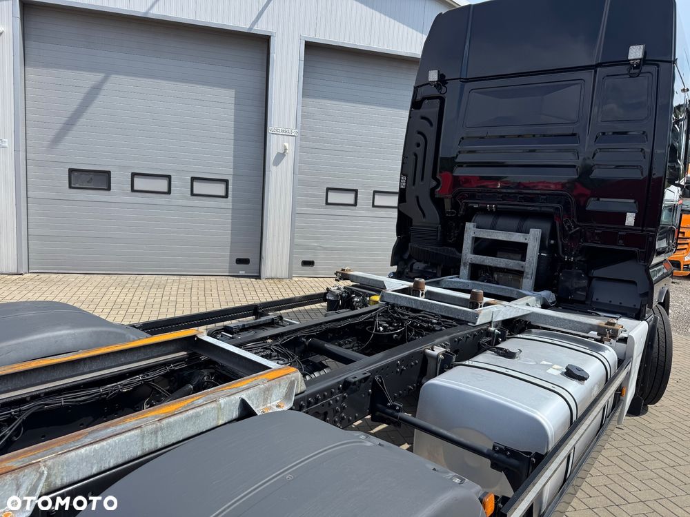 MAN TGX - 33