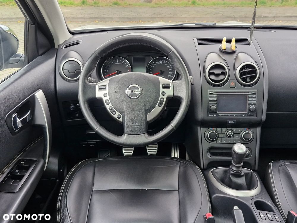 Nissan Qashqai 2.0 4 x 4 360 - 18