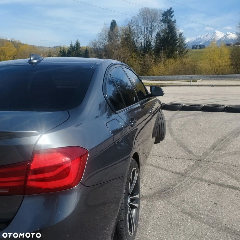 BMW Seria 3 330i GPF xDrive - 8