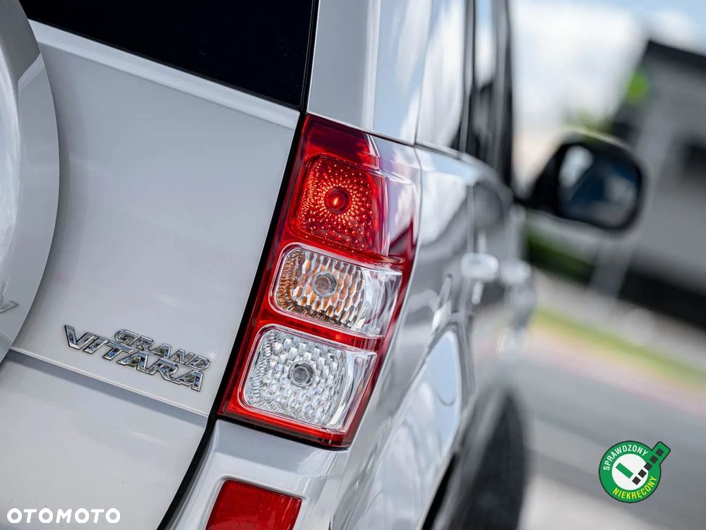 Suzuki Grand Vitara 2.0 Comfort + - 13