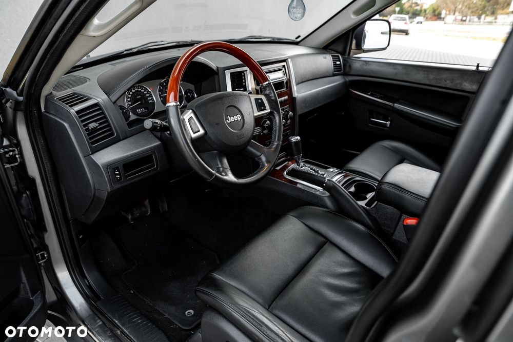 Jeep Grand Cherokee - 16