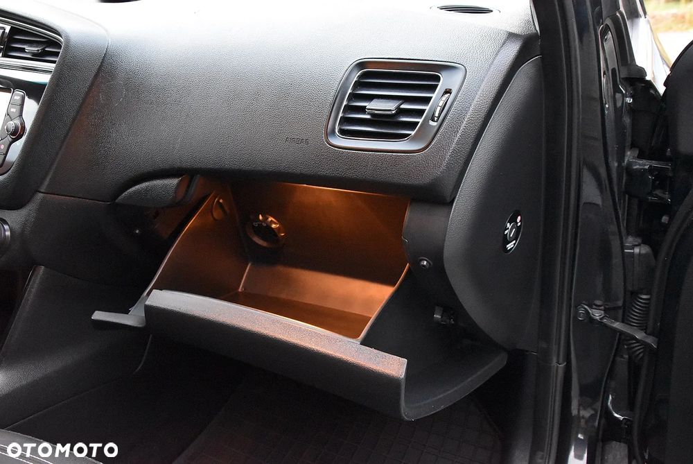 Kia Ceed - 40