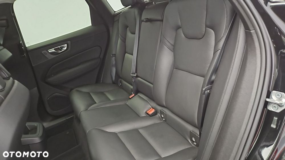 Volvo XC 60 B4 B Plus Dark - 21