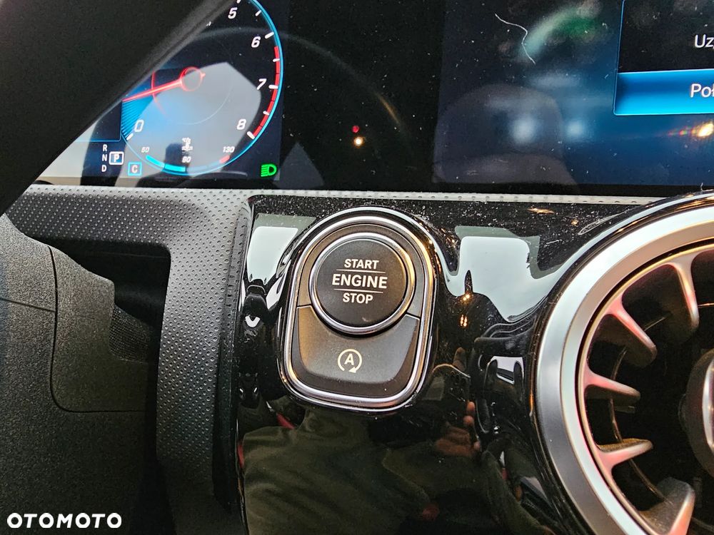 Mercedes-Benz Klasa A 180 AMG Line 7G-DCT - 31