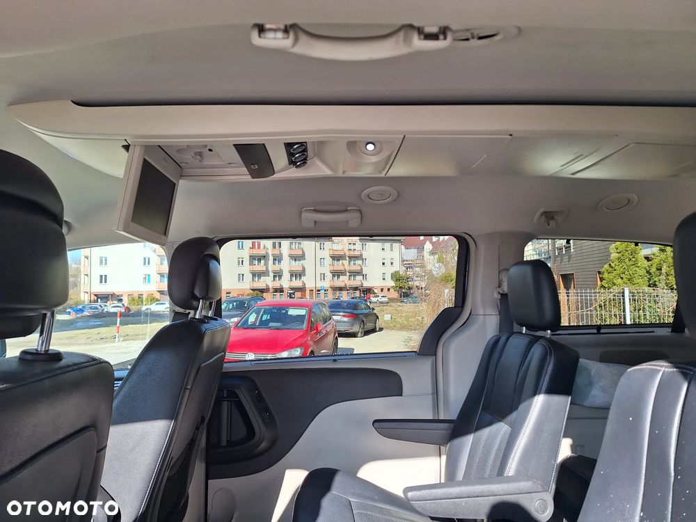 Chrysler Town & Country - 18