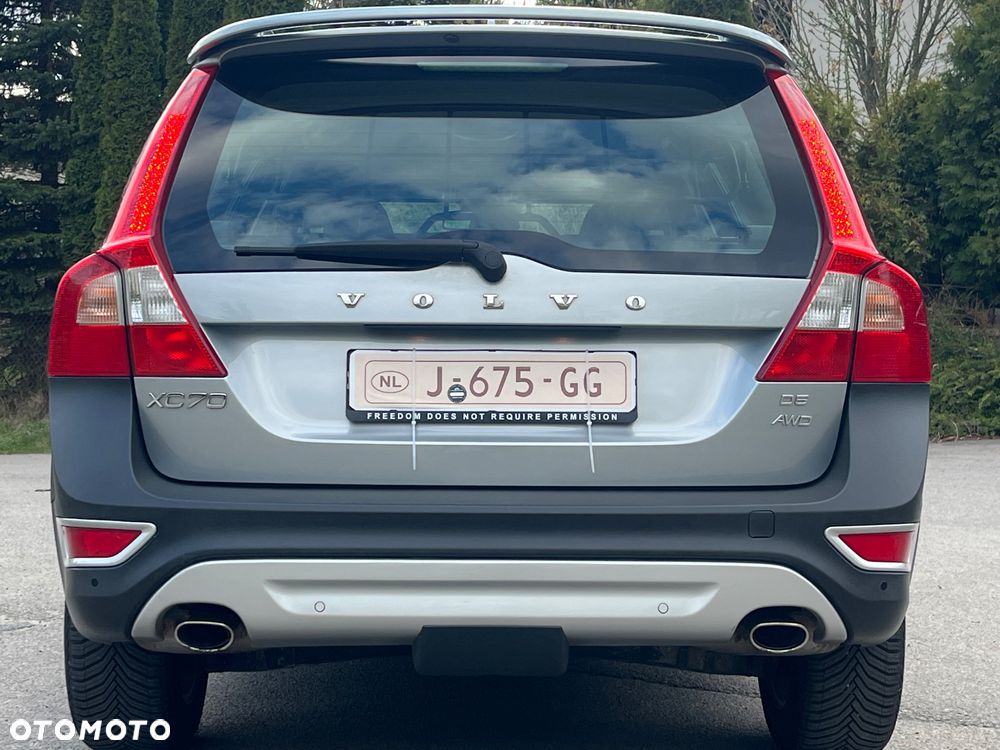 Volvo XC 70 D5 AWD Momentum - 6