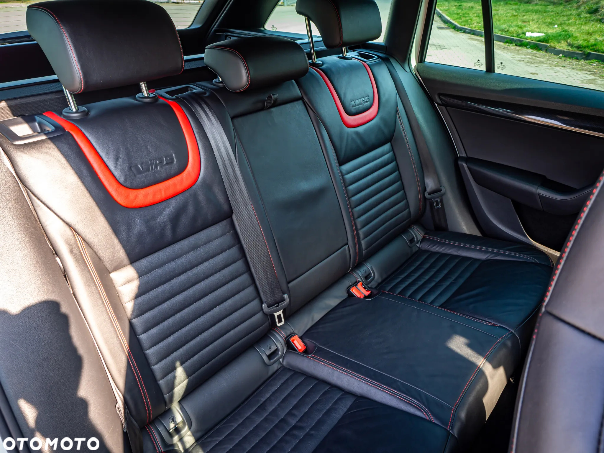 Skoda Octavia Combi 2.0 TDI DSG RS - 37