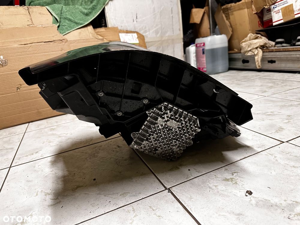 Dodge RAM Lampa przednia Prawa LED 19-. - 2