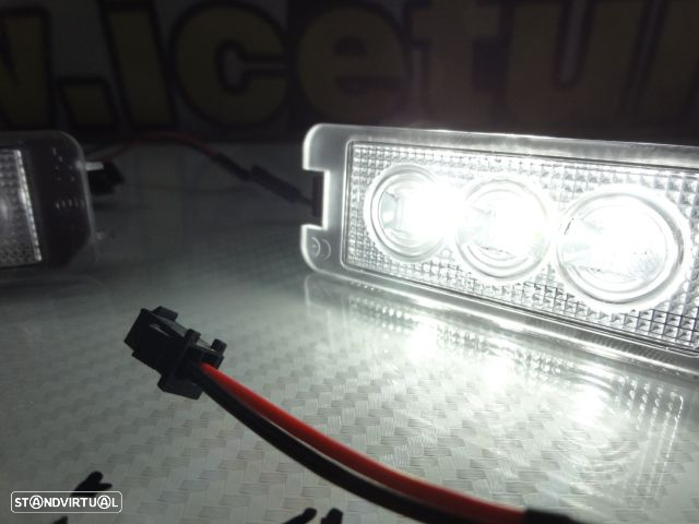Suporte De Lâmpada De Matricula Com Led Branco Para  Audi TT 8N 2-doors 1999-2006, VW EOS, Golf 4, 5, 6, 7, Lupo, Passat 3C, CC, Polo 6N2, 9N,9N3, Beetle, Passat B6, B7, Phaeton, Scirocco, Seat Altea, Exeo, Exeo ST, Ibiza 6J, Leon 1P, Skoda Superb 3T 4-drs Sedan 2008, Porsche Carrera GT, 911 Carrera 996, 997, GT2, GT3, Boxster 987, Cayene 9PA, Cayman 987C. - 14
