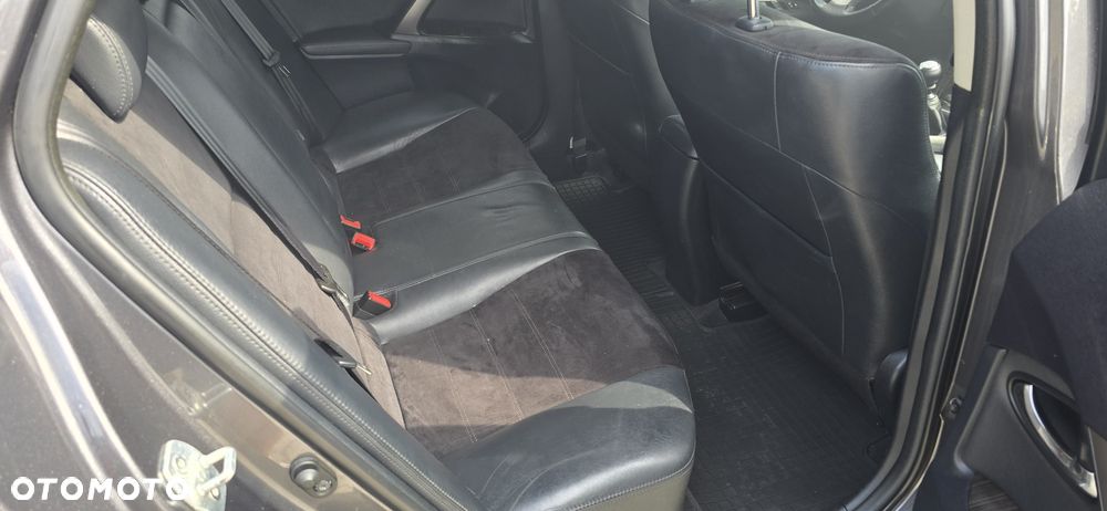 Toyota Avensis - 8