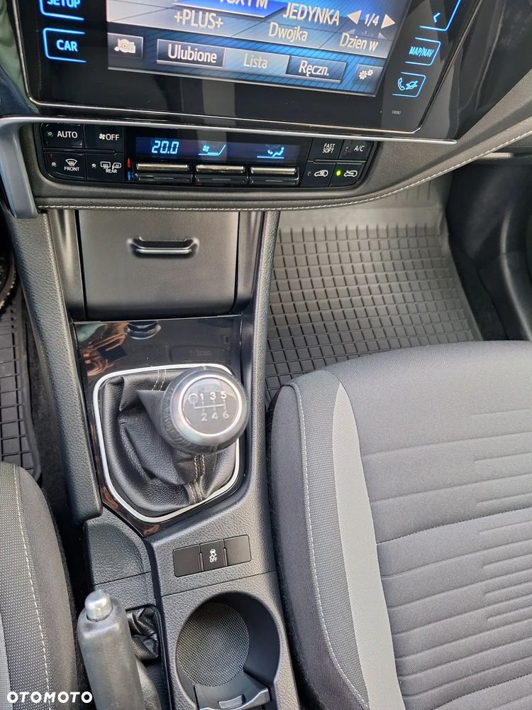 Toyota Auris 1.6 Premium Comfort - 21