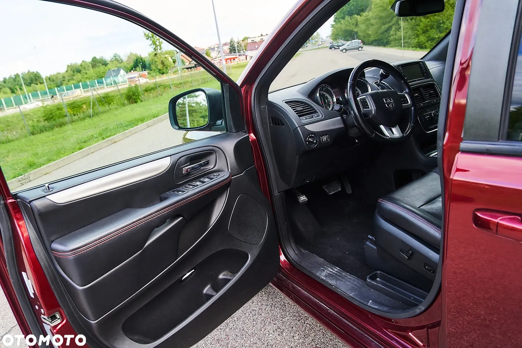 Dodge Grand Caravan - 25