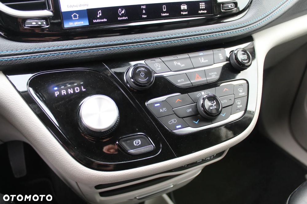 Chrysler Pacifica - 27