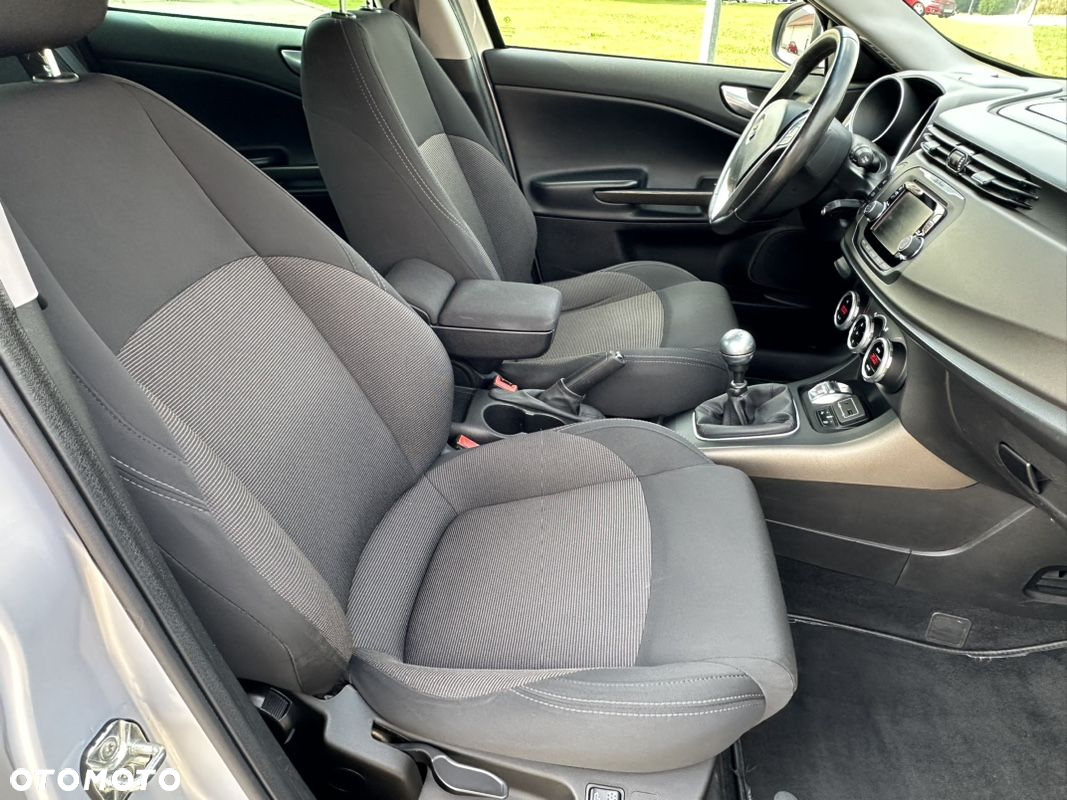 Alfa Romeo Giulietta 2.0 JTDM Distinctive - 23