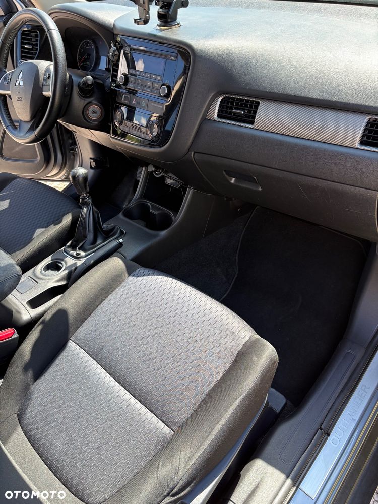 Mitsubishi Outlander 2.0 Invite + 2WD - 10