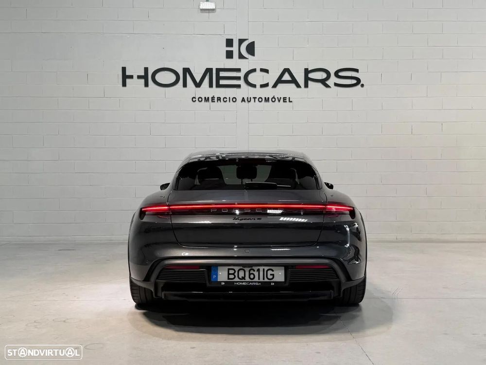 Porsche Taycan Cross Turismo 4 - 16