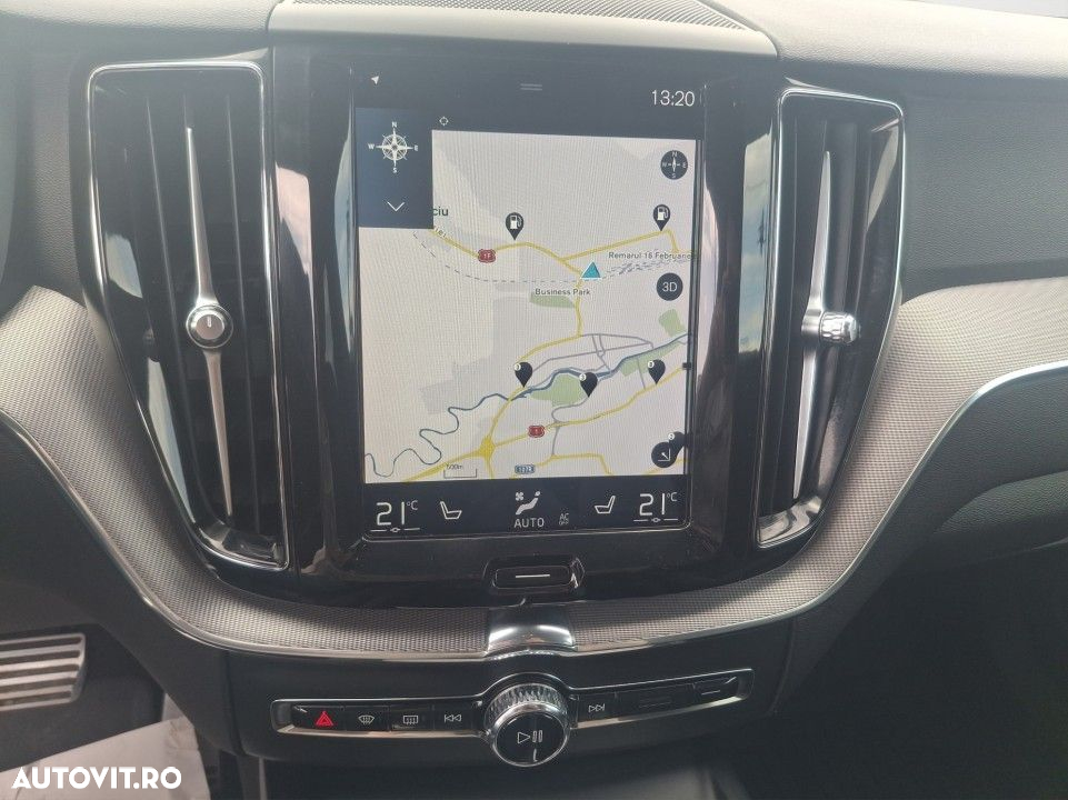 Volvo XC 60 B5 MHEV AWD R-Design - 16