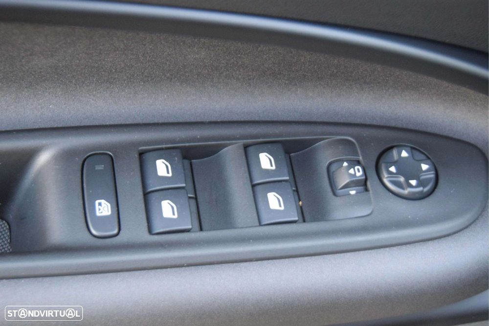 Alfa Romeo Junior 1.2 Speciale eDCT6 - 11