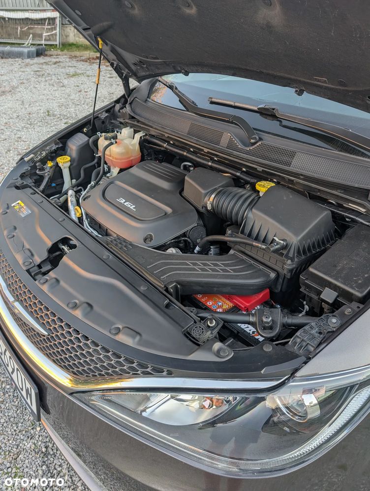 Chrysler Pacifica - 2