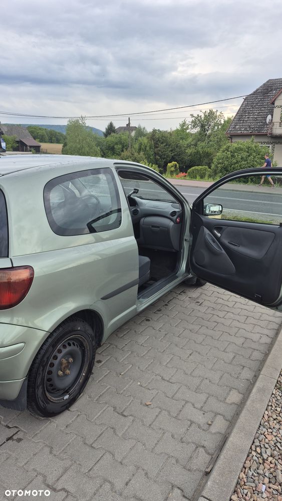 Toyota Yaris 1.0 Base - 3