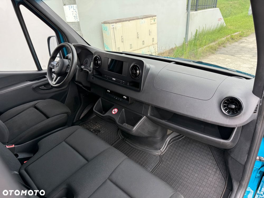 Mercedes-Benz Sprinter - 9