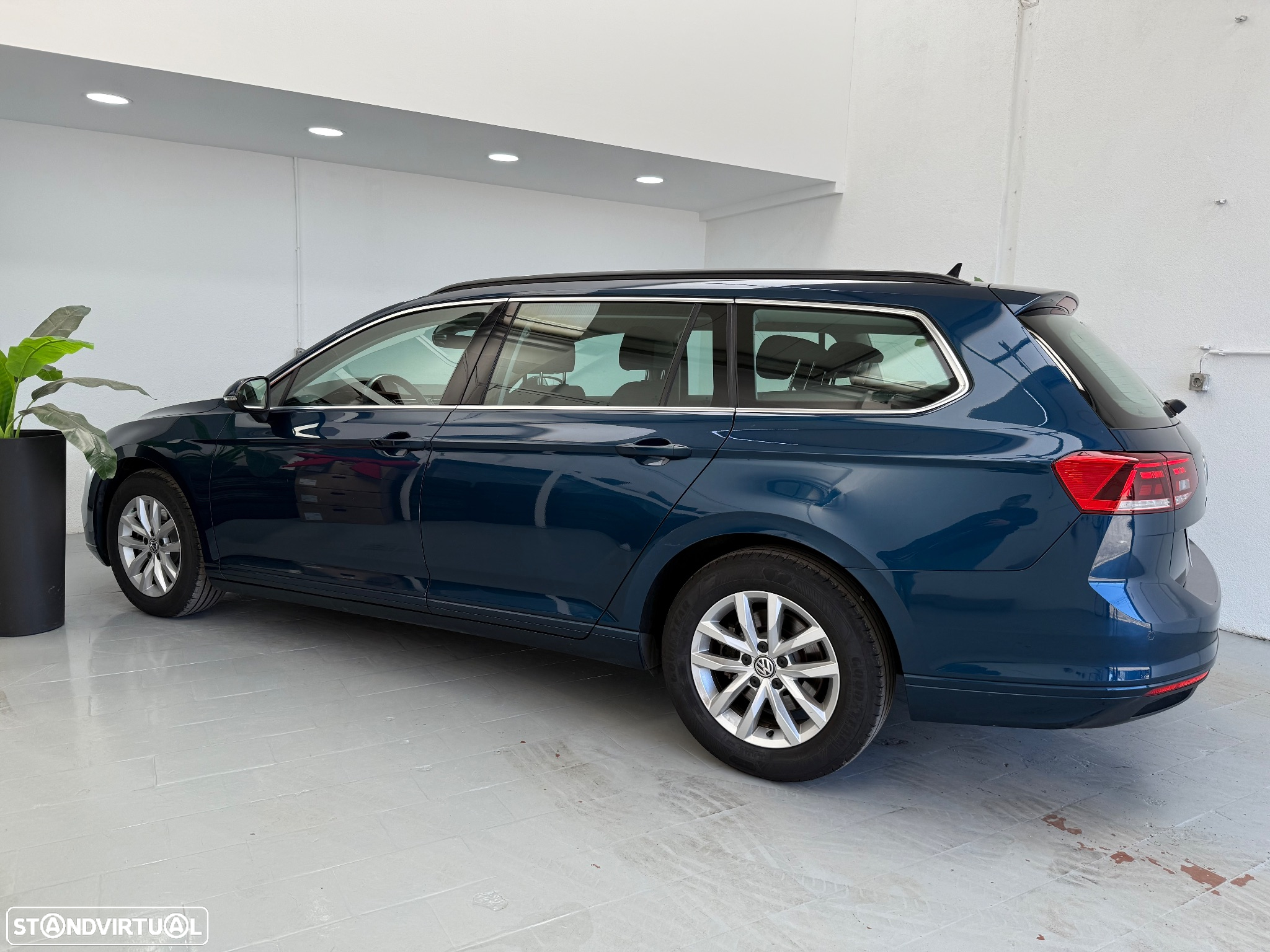 VW Passat Variant 1.6 TDI Confortline DSG - 4