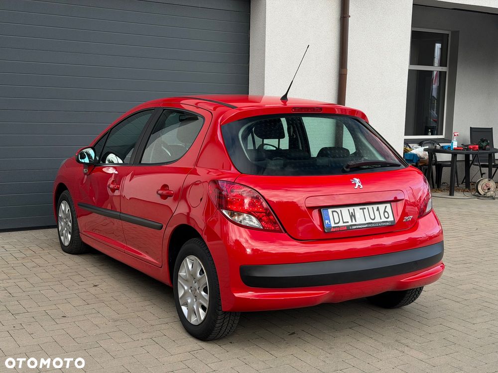 Peugeot 207 2010 photo 5