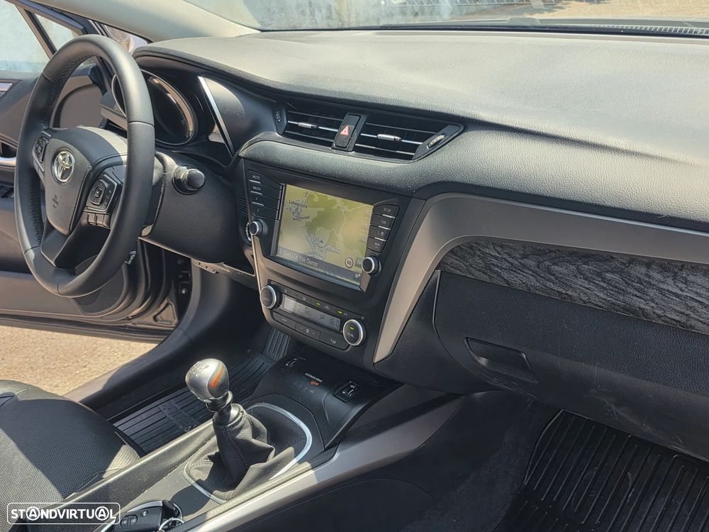 Toyota Avensis SW — fotografia 11
