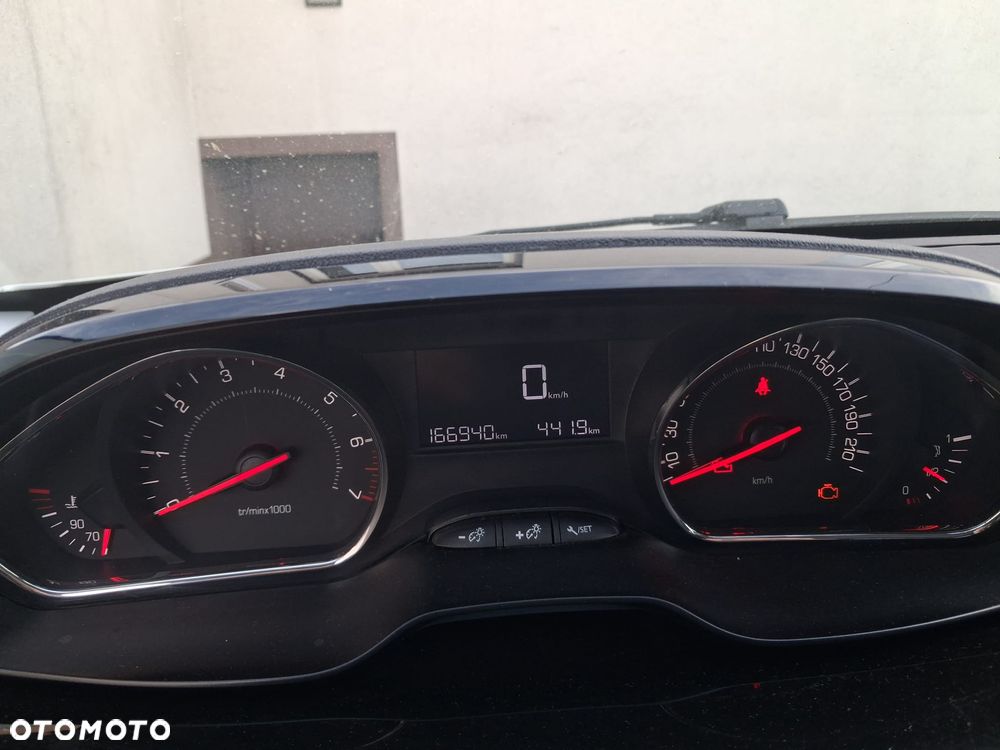 Peugeot 208 1.2 PureTech Allure - 11