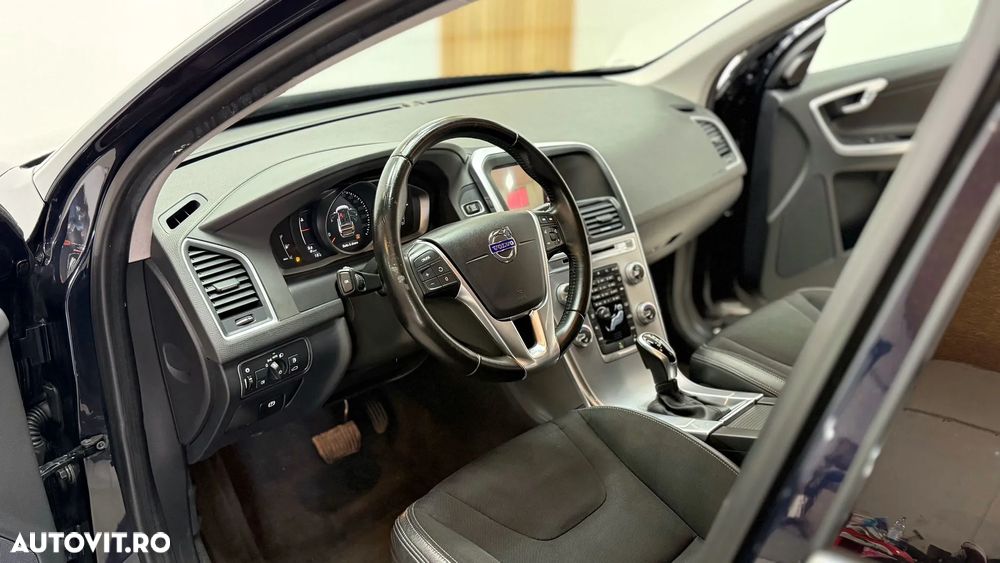 Volvo XC 60 D4 Momentum - 6