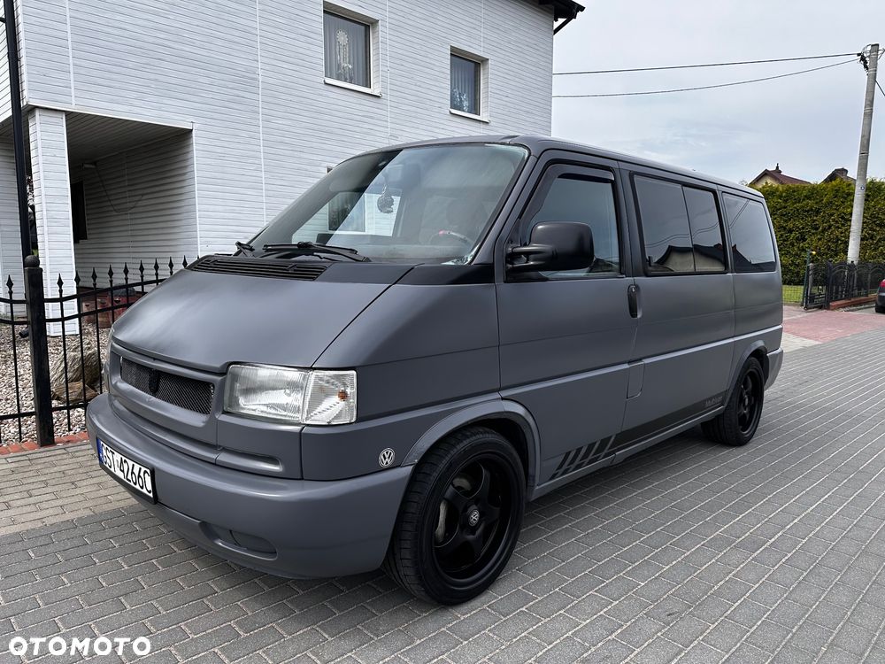 Volkswagen Multivan - 1