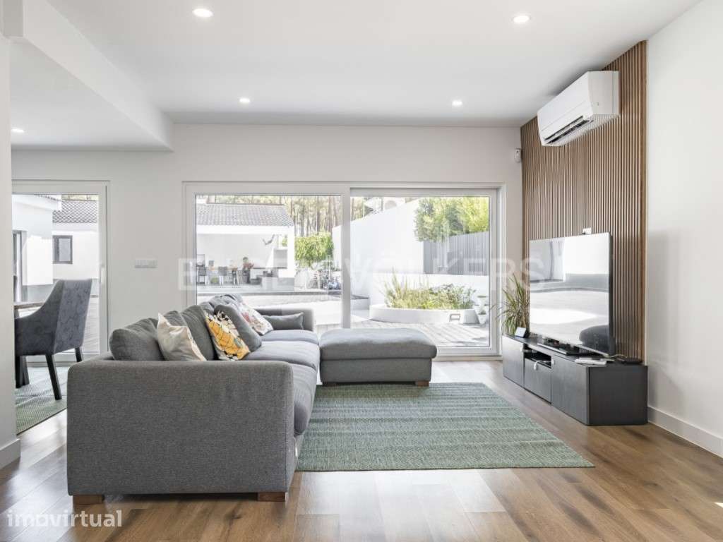 T5 + 1 totalmente remodelada inserida em terreno de 1.474m² na Verd... - Grande imagem: 2/35