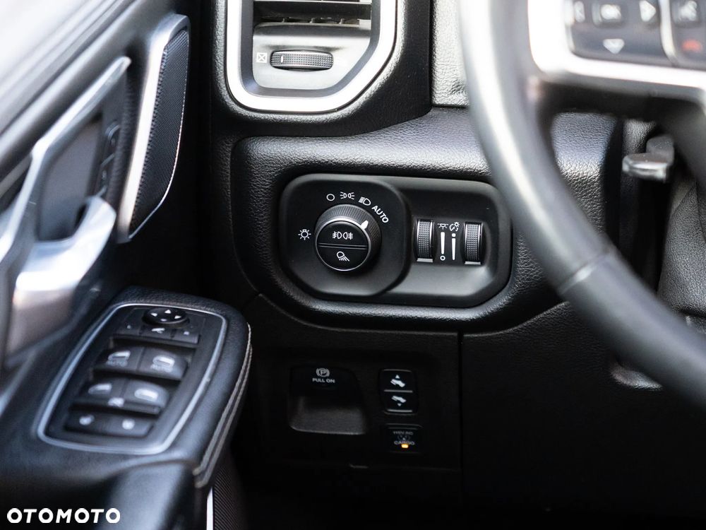 RAM 1500 5.7 Crew Cab Laramie - 28