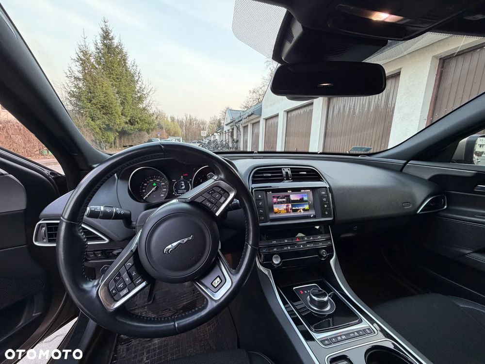 Jaguar XE 20d R-Sport - 7