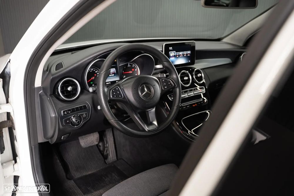 Mercedes-Benz C 250 CDi Avantgarde BlueEfficiency Aut. — fotografia 19