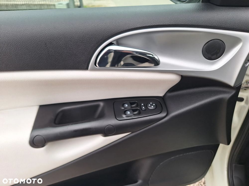 Lancia Ypsilon Y 1.2 8v Elefantino Gold - 19